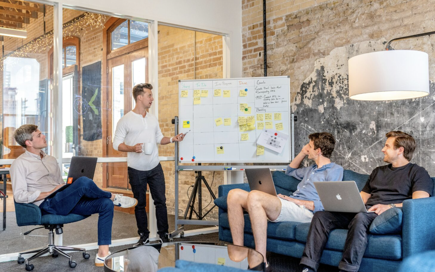 إدارة وسائل التواصل الاجتماعي: الخطوات نحو تحقيق تأثير إيجابي